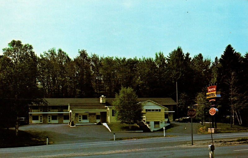 Rainbow Motel - Vintage Postcard (newer photo)